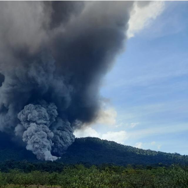 Nuée ardente sur le volcan Fuego. © INSIVUMEH