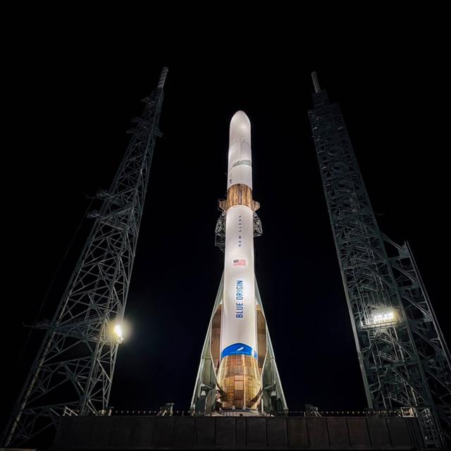 Le New Glenn de Blue origin sur son pas de tir du Centre spatial Kennedy. ©&nbsp;Blue Origin