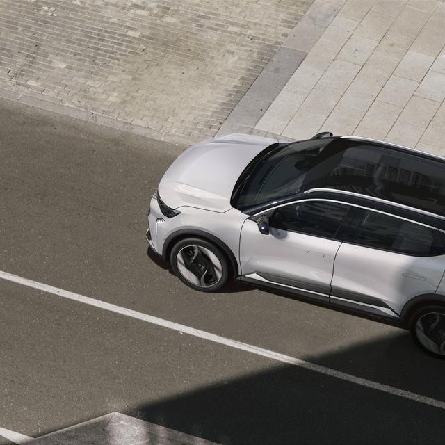 La silhouette du Scenic E-Tech 100 % électrique&amp;nbsp;est celle d&#39;un SUV moderne. © Renault