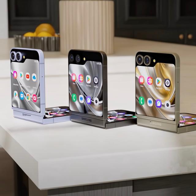 Un peu plus d’écran sur la partie extérieure du mobile permettra de l’utiliser plié l&#39;essentiel du temps. ©&amp;nbsp;TT Technology, YouTube (capture d&#39;écran)