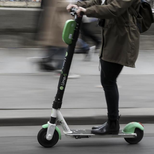 Dois-je porter un casque sur ma trottinette électrique ? ©FranceTVInfo