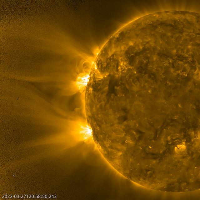 Puissantes éruptions solaires enregistrées par la caméra infrarouge EUI de la sonde européenne Solar Orbiter lors de son passage rapproché le 27/03/2022.&amp;nbsp;© ESA &amp;amp; NASA/Solar Orbiter/EUI Team