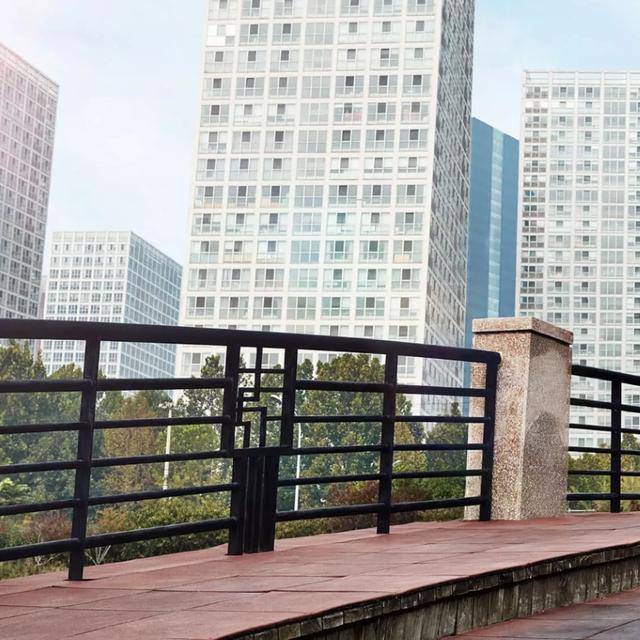 Au-delà de 25 km/h, les trottinettes électriques devraient disposer d’une assurance spécifique, d’une immatriculation et le conducteur devrait porter un casque de moto. © Xiaomi