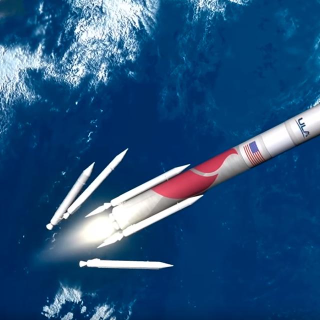 Vulcan, le futur lanceur lourd d&#39;ULA dont la mise en service est prévue en mai 2023. Ce lanceur sera décliné en deux versions qui se différencieront par le nombre de boosters d&#39;appoint (quatre pour l&#39;une, six pour l&#39;autre) et le diamètre de la coiffe (quatre&amp;nbsp;et cinq&amp;nbsp;mètres). © ULA