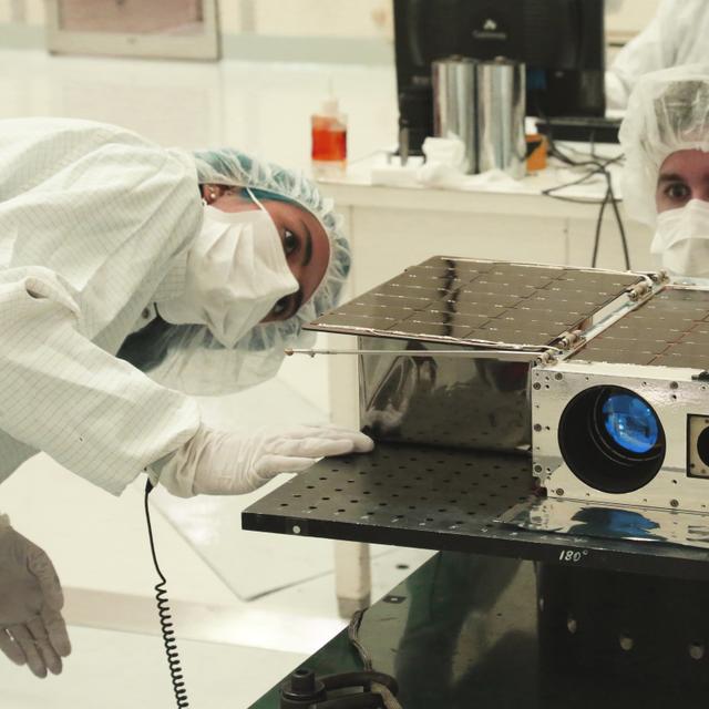 Asteria mesure à peine 10 cm de haut pour 30 cm de large. © Nasa, JPL-Caltech