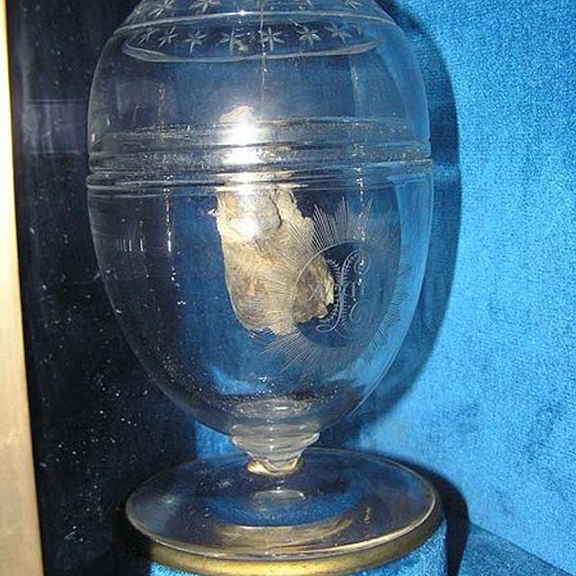 L&#39;urne contenant le cœur attribué à Louis XVII, fils de Louis XVI et conservée à la basilique de Saint-Denis (Seine Saint-Denis). © Pierre-Emmanuel Malissin et Frédéric Valdes/licence CC