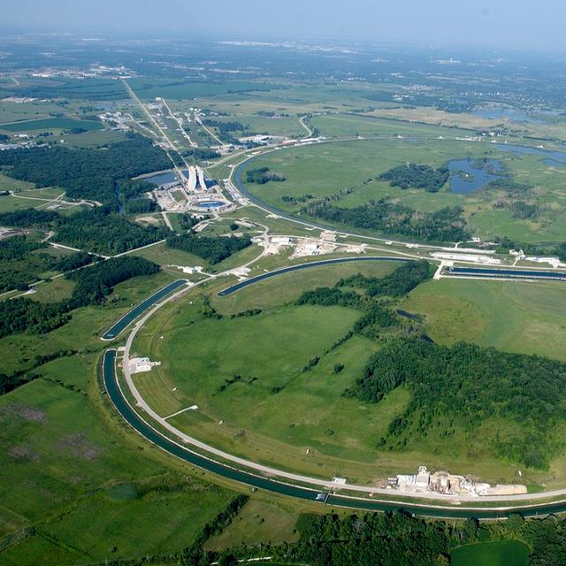 Une vue aérienne du Fermilab et du Tevatron. © Fermilab