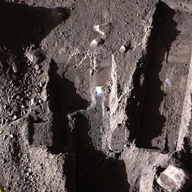 Une des dernières images en couleurs du sol martien avant l&#39;arrêt des instruments. Crédit Nasa