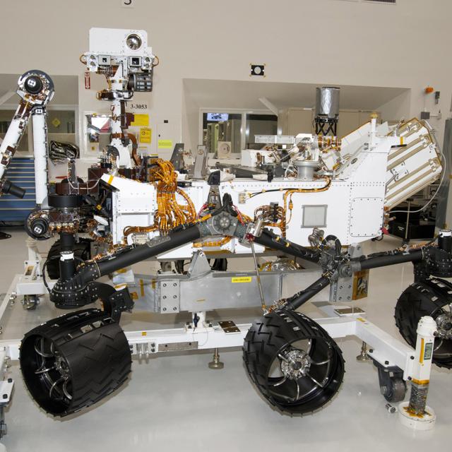 Ce rover est conçu pour fonctionner pendant au moins une année martienne (deux années terrestres). L&#39;énergie sera fournie par un générateur à isotopes (RTG), de jour comme de nuit, été comme hiver (avril 2011). © Nasa/JPL-Caltech
