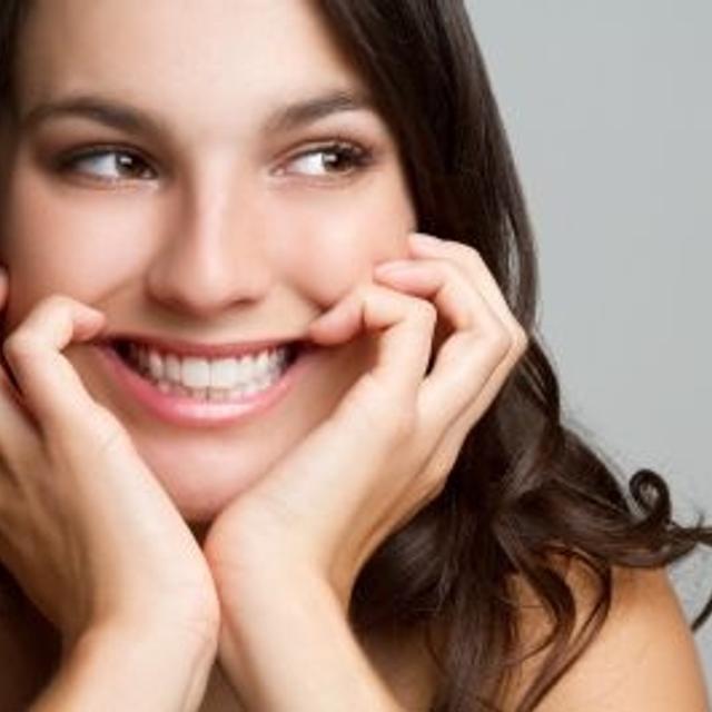 Selon la concentration en peroxyde d&#39;hydrogène des produits de blanchiment, ils ne pourront être utilisés que par des professionnels de la santé dentaire. © Jason Stitt/shutterstock.com