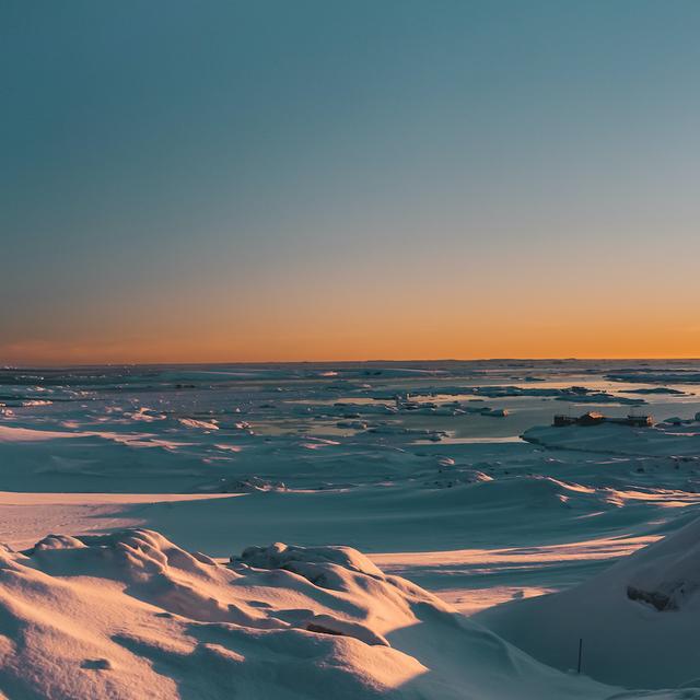 Des chercheurs de l’Académie des sciences chinoise estime l’impact du réchauffement climatique et des activités humaines sur le déplacement des pôles nord et sud — ici un paysage antarctique. © Goinyk, Adobe Stock