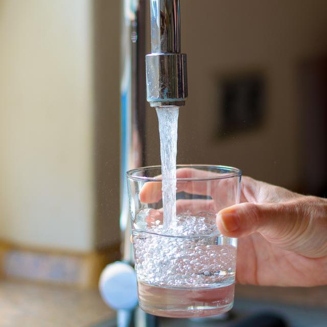 Une eau dure peut avoir des conséquences sur la santé et les appareils ménagers. © michaelheim, Fotolia