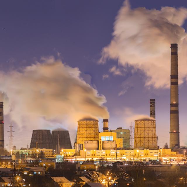 Le secteur industriel émet beaucoup de gaz à effet de serre dans l&#39;atmosphère. À noter que les oxydes d&#39;azote et le méthane sont majoritairement émis par l&#39;activité agricole. © weise_maxim, Fotolia