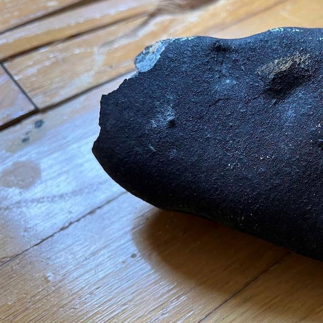 Une météorite rare a terminé sa course dans une maison du New Jersey (Etats-Unis) cette semaine. © Hopewell Township Police Department