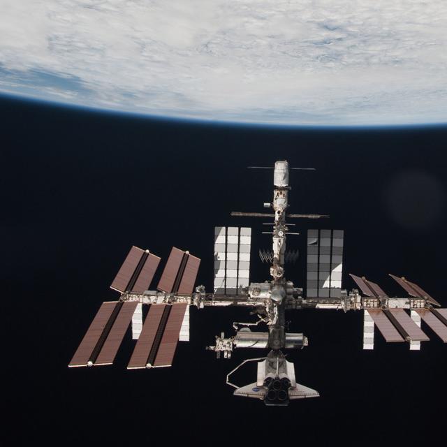 Si le contexte politique et diplomatique dans lequel évolue la Chine n’incite guère à la pousser à une coopération intensive, force est de constater qu’étape après étape, son programme spatial habité connaît un certain nombre de succès. Succès qui rendent incontournable sa présence dans l’espace. Mieux vaut une coopération que se regarder en chien de faïence... © Nasa