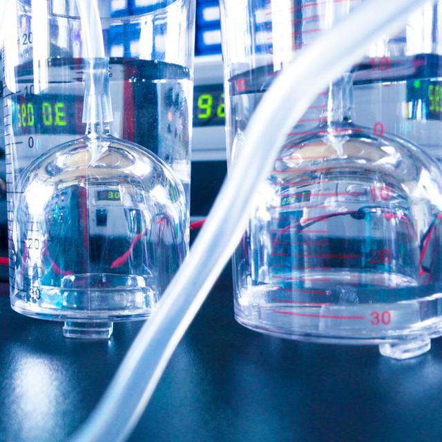 Comment produit-on de l&#39;hydrogène ? Ici, une pile à combustible utilisant de l&#39;hydrogène. © science photo, Fotolia