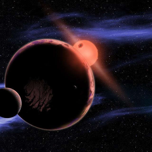 Vue d&#39;artiste d&#39;une exoplanète avec une lune en orbite autour d&#39;une naine rouge. Ces étoiles vivant plus longtemps que notre Soleil, elles pourraient abriter des civilisations âgées de plusieurs milliards d&#39;années déjà. Mais les jeunes naines rouges sont souvent colériques, ce qui rend un peu problématique l&#39;estimation des chances de développement d&#39;une vie complexe sur une exoterre en orbite autour d&#39;une telle étoile. © David A. Aguilar, CfA