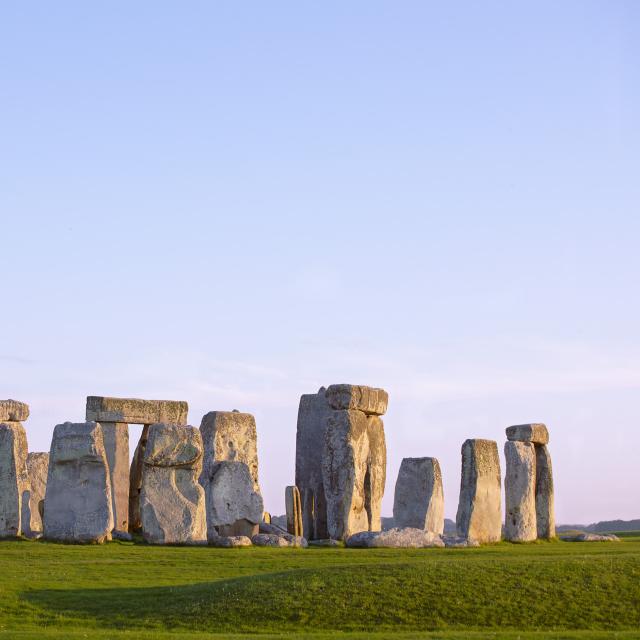 Avec la mise au jour d'une structure préhistorique, unique, découverte non loin du site de Stonehenge, les archéologues n'en finissent pas de découvrir de nouveaux indices sur le passé de nos ancêtres. © MindestensM, Adobe Stock