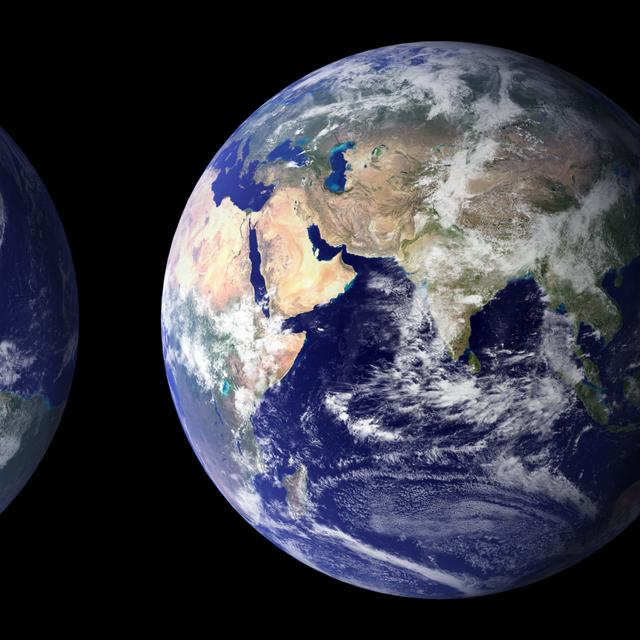 Vue de l’espace, la planète Terre apparaît essentiellement bleue. Différents phénomènes physiques entrent en jeu. © Nasa,&amp;nbsp;Wikimedia Commons, DP