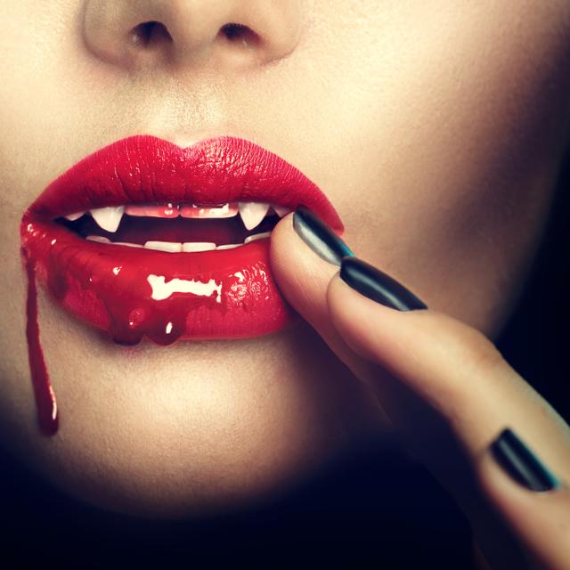 Dans le cadre d’un module de leur cursus universitaire, des étudiants&amp;nbsp;de Leicester se sont demandé en combien de temps un vampire serait susceptible de vider sa victime de son sang. © Subbotina Anna, Shutterstock