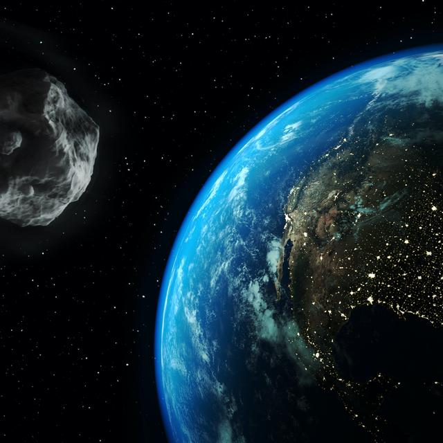 Illustration d&#39;un astéroïde géocroiseur&amp;nbsp;passant dans le voisinage de la Terre. © Marcos Silva, Adobe Stock
