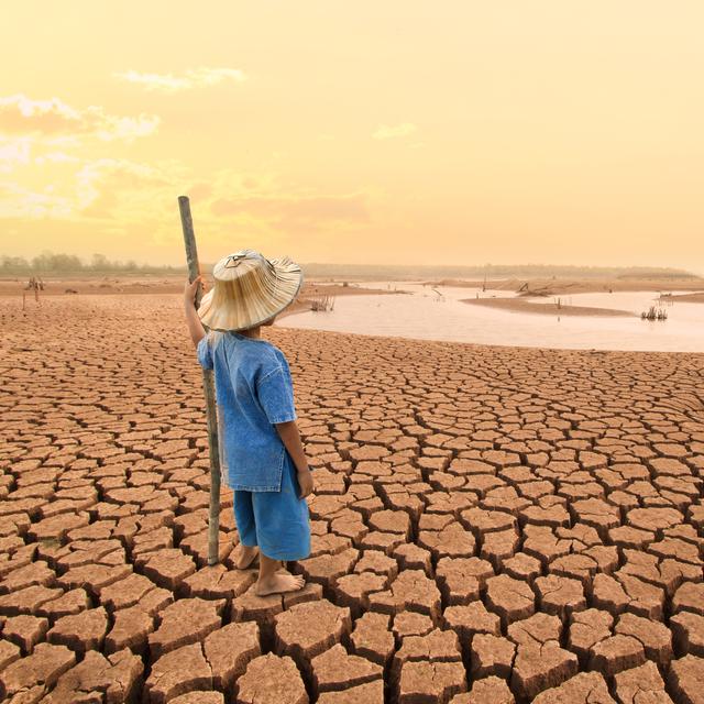 Parmi les missions du climatologue, anticiper les impacts du réchauffement climatique et de ses conséquences sur l’Homme et la nature. © piyaset, Fotolia.