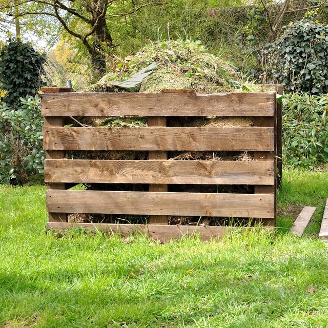 Composteur fait maison à partir de palettes en bois.&amp;nbsp;© coco, AdobeStock