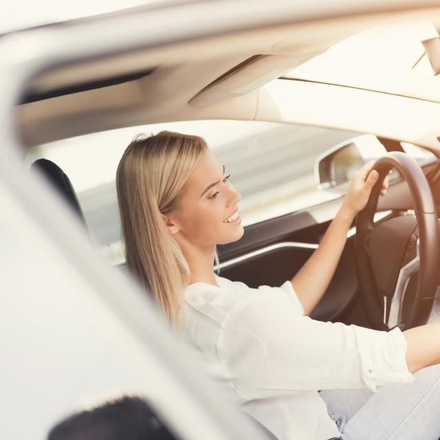 Silencieuses, les voitures électriques sont très agréables à conduire. © VadimGuzhva, fotolia