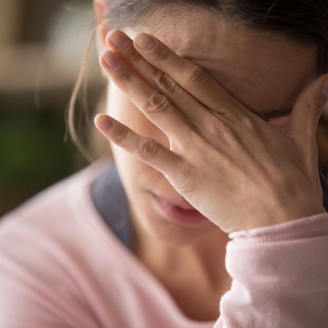 Combien de temps les symptômes de la Covid-19 peuvent-ils persister après une hospitalisation pour une infection par le SARS-CoV-2 ? © fizkes Adobe Stock