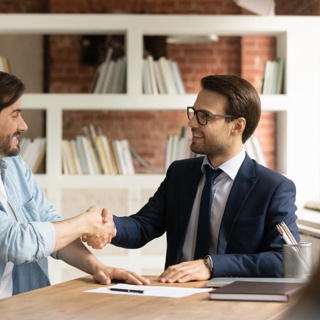 Un crédit de la consommation peut être demandé&nbsp;par des&nbsp;particuliers auprès d'un organisme bancaire pour des achats&nbsp;autres que des opérations&nbsp;liées à l'immobilier. Le crédit conso ne peut pas non plus servir à financer un projet professionnel.&nbsp;©&nbsp;Fizkes, Adobe Stock