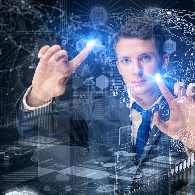 Chargé notamment de proposer de nouvelles stratégies à son entreprise, le data scientist cherche à améliorer les performances et la compétitivité de sa société. © Elnur, Fotolia.