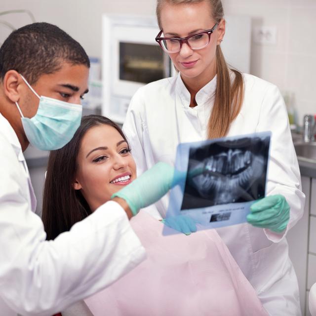 Une dent dévitalisée n&#39;est pas une dent morte mais une dent rendue insensible. © V&amp;amp;P Photo Studio, fotolia