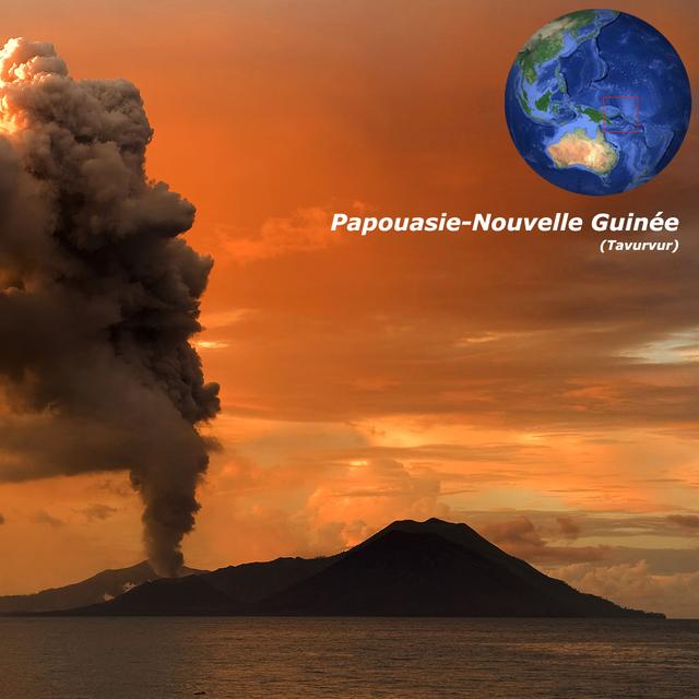 Le Mont Tavurvur, en Papouasie-Nouvelle-Guinée. Le Mont Tavurvur est un volcan situé dans la baie de Rabaul, en Papouasie-Nouvelle-Guinée. Récemment, il est entré en éruption en 2014. Cette éruption a projeté de nombreuses cendres dans les environs. Les éruptions précédentes dataient de 1937, 1941, 1943 et 1994-1995. L&#39;éruption de 1994-1995 a conduit à l&#39;évacuation et la destruction de la ville de Rabaul, qui a perdu son statut de capitale depuis cette date. © Taro Taylor, CC by 2.0