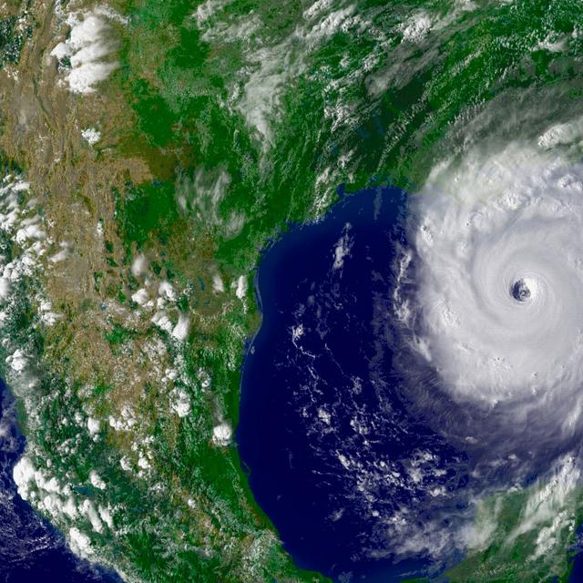 Le Cyclone Katrina. Cyclone Katrina dans le Golfe du Mexique. Credit: GOES 12 Satellite, NASA, NOAA === Explanation: Where will Hurricane Katrina go? One of the stronger storm systems of modern times appears headed for landfall somewhere in the southern USA sometime today. Katrina was designated yesterday a rare Category 5 Hurricane, the strongest designation for a storm on Earth, and one that indicates sustained winds greater than 250 kilometers per hour. Pictured above is a digitally processed image from the orbiting GOES-12 weather satellite that shows the massive storm system yesterday in the Gulf of Mexico. Starting as a slight pressure difference, hurricanes grow into large spiraling storm systems of low pressure, complete with high winds and driving rain. A hurricane is powered by evaporating ocean water, and so typically gains strength over warm water and loses strength over land. Much remains unknown about hurricanes and cyclones, including how they are formed and the exact path they will take.