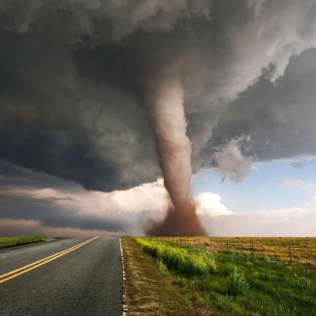 Cyclone, ouragan, typhon : qui sont-ils ? Ici, tornade aux États-Unis. © YouTube, CC by-nc 2.0