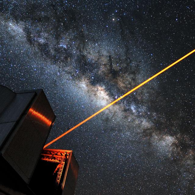 Le laser de guidage&amp;nbsp;stellaire du VLT (Very large telescope).&amp;nbsp;© ESO, G. Hüdepohl,&amp;nbsp;CC by 4.0&amp;nbsp;