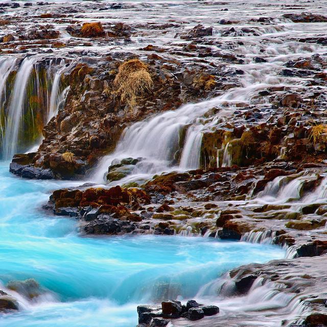 Vue sur les chutes de Bruarfoss. © Moyan Brenn, CC By 2.0