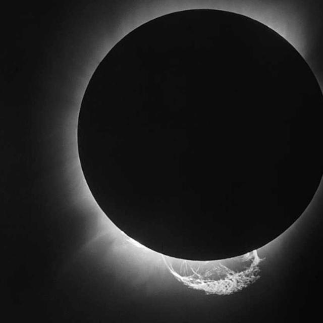 L&#39;éclipse totale du Soleil du 29 mai 1919 photographiée à Principe par Arthur Eddington et Edwin Cottingham. © Royal Astronomical Society