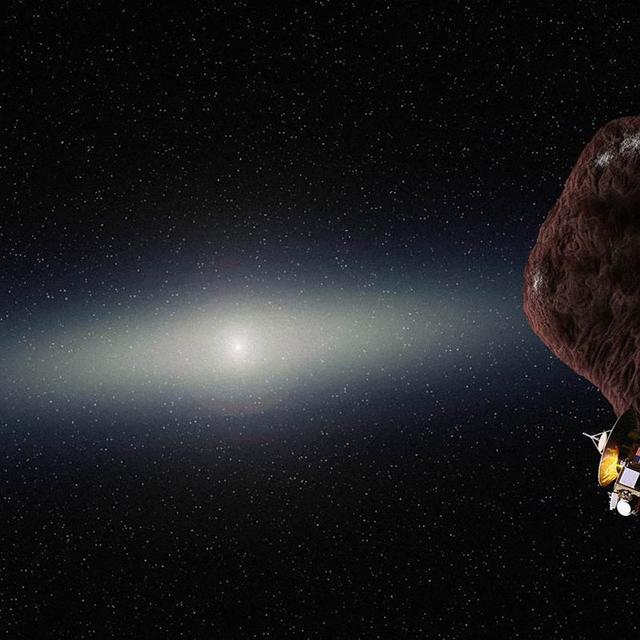 Avant le lancement de New Horizons, son réservoir contenait 77 kilogrammes d’ergols (hydrazines). Il en resterait encore quelque 35 kilogrammes. Une quantité suffisante pour effectuer des corrections de trajectoire et ajuster la vitesse de la sonde jusqu’à 130 mètres par seconde. Celle-ci pourrait ainsi visiter un objet de la ceinture de Kuiper. © Alex Parker