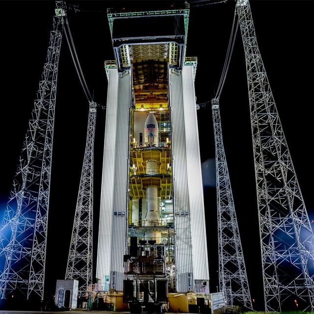 Le lanceur Vega, ici installé sur son pas de tir du Centre spatial guyanais, doit mettre en orbite Sentinel 2A. Ce premier satellite de la famille Sentinel 2 participera au programme européen Copernicus. © Esa, M. Pedoussaut