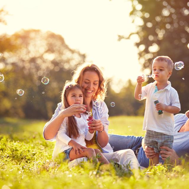 Pourquoi choisir une assurance santé en ligne ? © luckybusiness, Adobe Stock