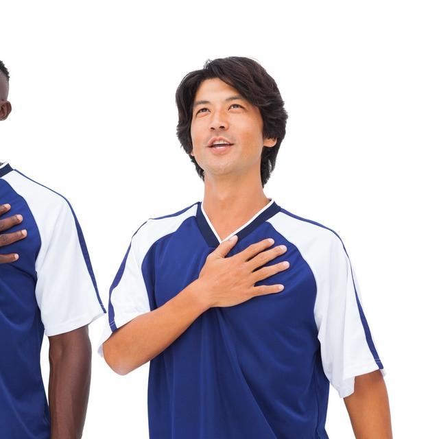 Observez les joueurs pendant qu’ils chantent l’hymne national ! © WavebreakMediaMicro, Fotolia