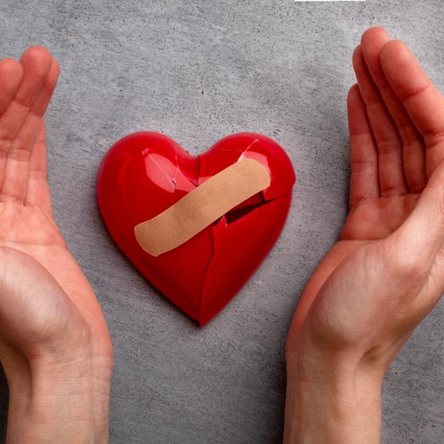 20 000 vies pourraient être ainsi sauvées chaque année si 80&amp;nbsp;% des Français étaient formés aux gestes de premiers secours.&amp;nbsp;© Freepik