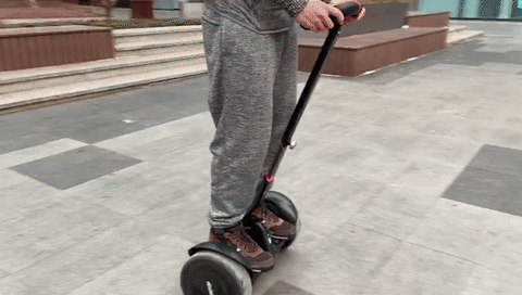 Le volant du nouveau Ninebot S Max est avant tout destiné à assurer une meilleure prise en main et stabilité. © Segway-Ninebot