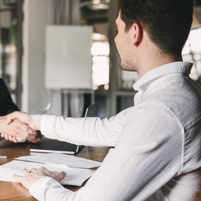 Le secteur de l’informatique est parmi les plus dynamique du marché de l’emploi et recrute de nombreux profils. © Drobot Dean, Adobe Stock