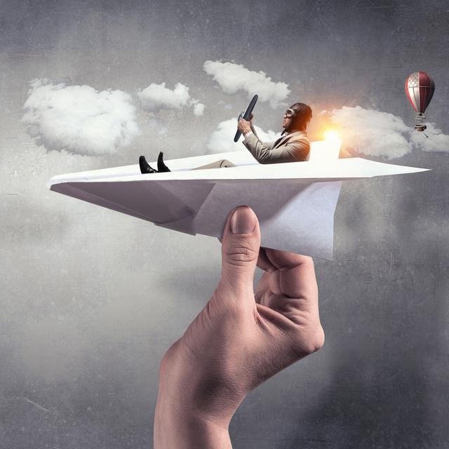 L’ingénieur structure est en quête de nouveaux matériaux et défis afin de proposer aux clients les innovations et les avions de demain. © Sergey Nivens, Fotolia.