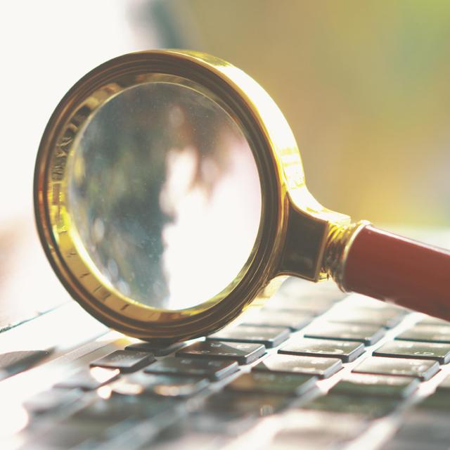 Qu&#39;il soit sur le terrain ou à son bureau, l&#39;inspecteur du travail veille à la bonne application des réglementions et du code du travail au sein des sociétés.&amp;nbsp;©&amp;nbsp;maew, Adobe Stock.