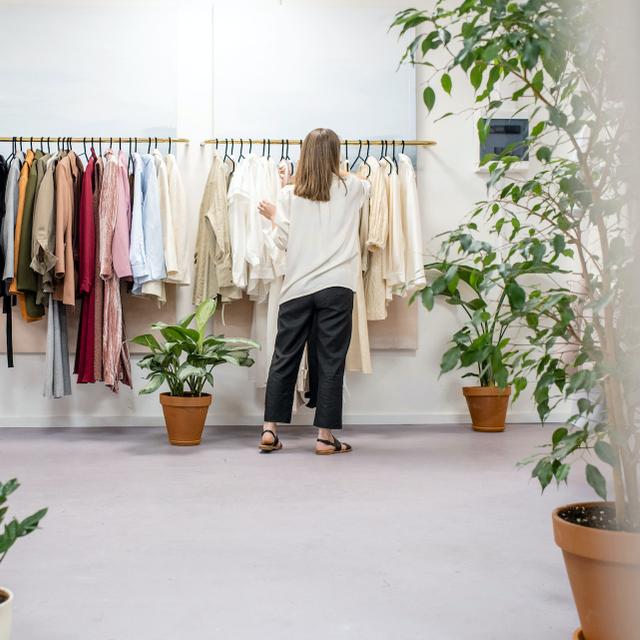 Grâce à la réalité virtuelle, il est désormais possible d’essayer un habit en ligne sans se déplacer physiquement.&amp;nbsp;© Ksenia Chernaya, Pexels