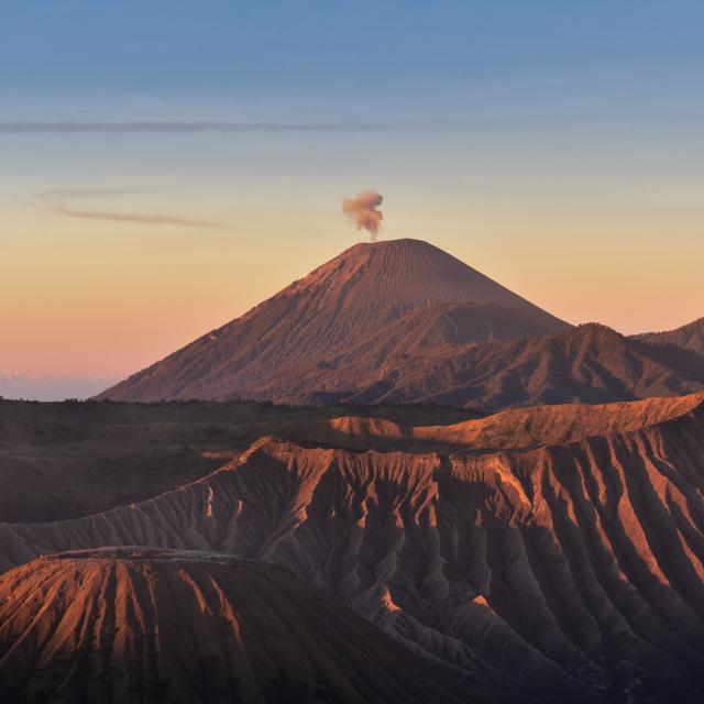 Les volcanologues le croyaient éteint ce volcan s'est réveillé après — free download