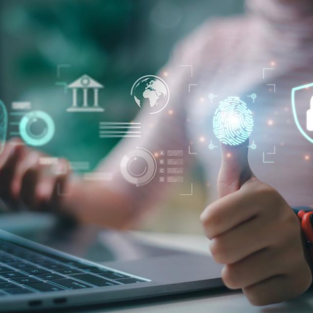 Créez des mots de passe forts pour Internet. © FAMILY STOCK, Adobe Stock